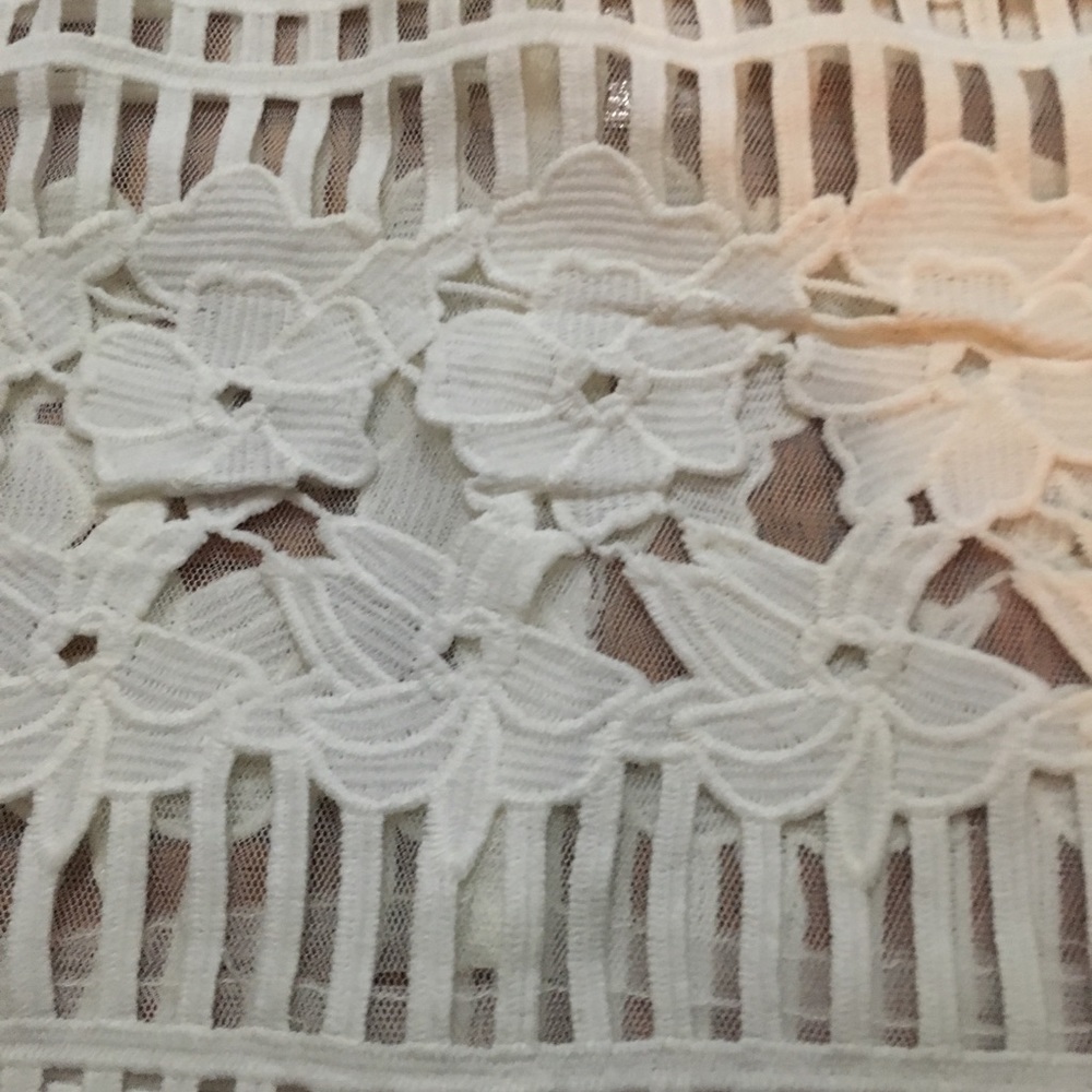 Endless Rose White Cutout Sleeveless Flower Top 🌹 - Picture 2 of 7